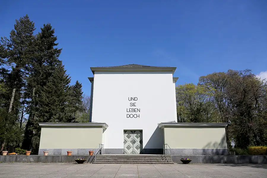 023 | 2022 | Berlin | Zentralfriedhof Friedrichsfelde – Feierhalle | © carsten riede fotografie