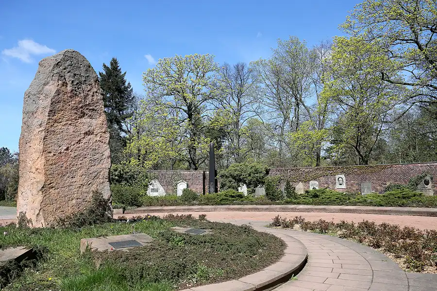 041 | 2022 | Berlin | Zentralfriedhof Friedrichsfelde – Gedenkstätte der Sozialisten | © carsten riede fotografie