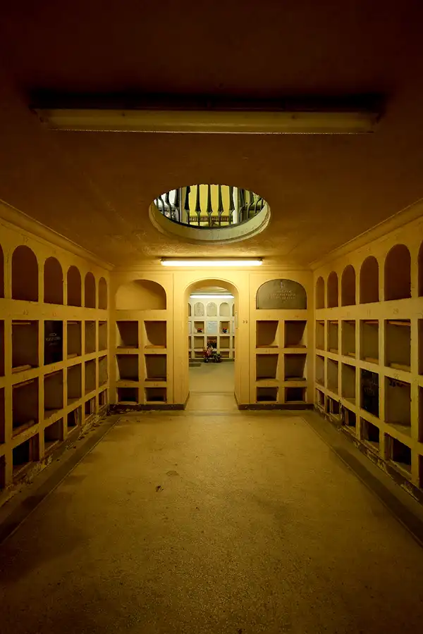 020 | 2022 | Berlin | Friedhof Schöneberg III Stubenrauchstrasse – Columbarium | © carsten riede fotografie