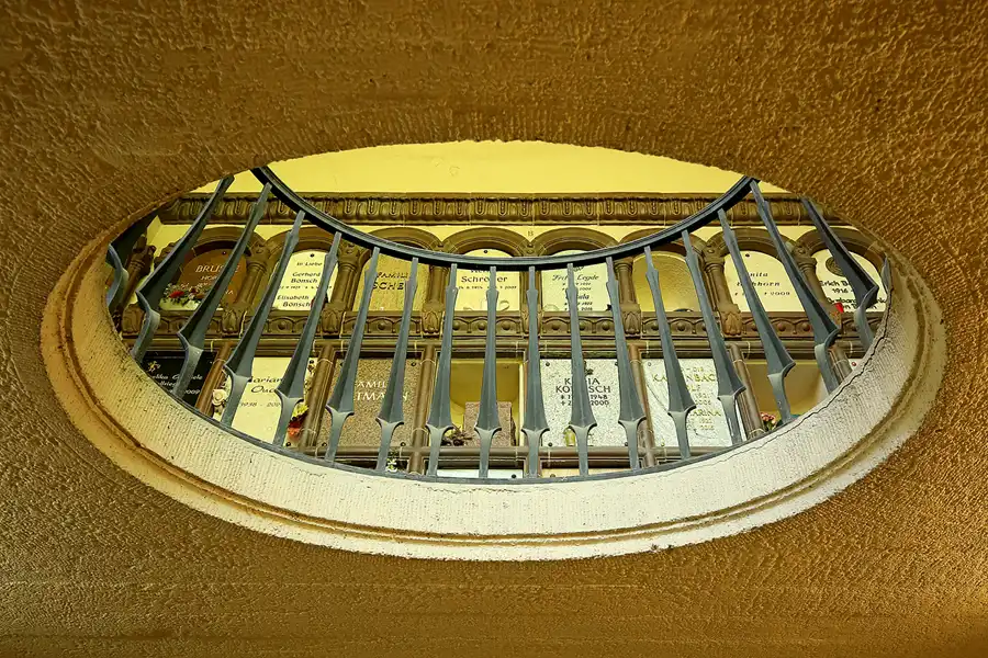 023 | 2022 | Berlin | Friedhof Schöneberg III Stubenrauchstrasse – Columbarium | © carsten riede fotografie