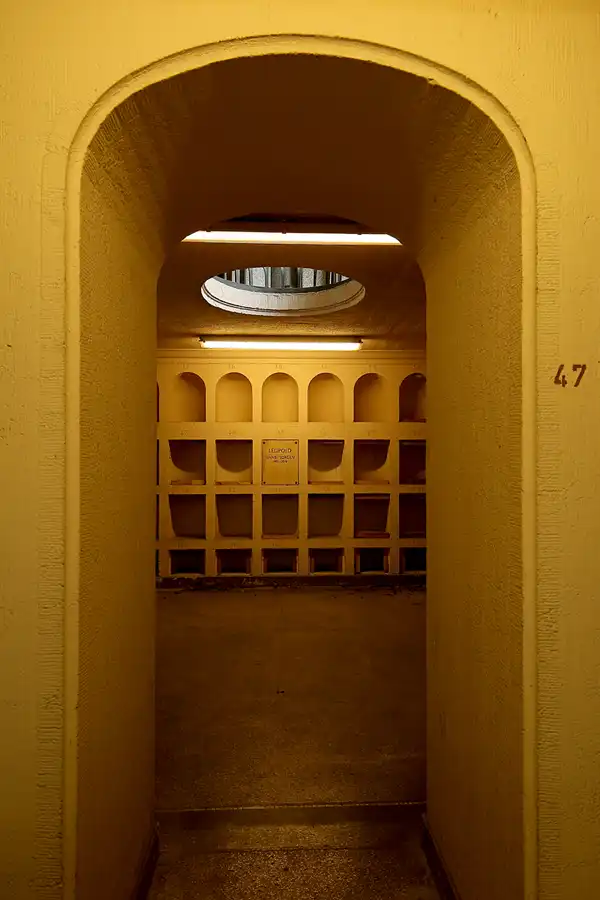 034 | 2022 | Berlin | Friedhof Schöneberg III Stubenrauchstrasse – Columbarium | © carsten riede fotografie