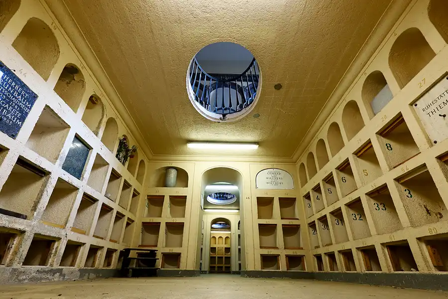 041 | 2022 | Berlin | Friedhof Schöneberg III Stubenrauchstrasse – Columbarium | © carsten riede fotografie