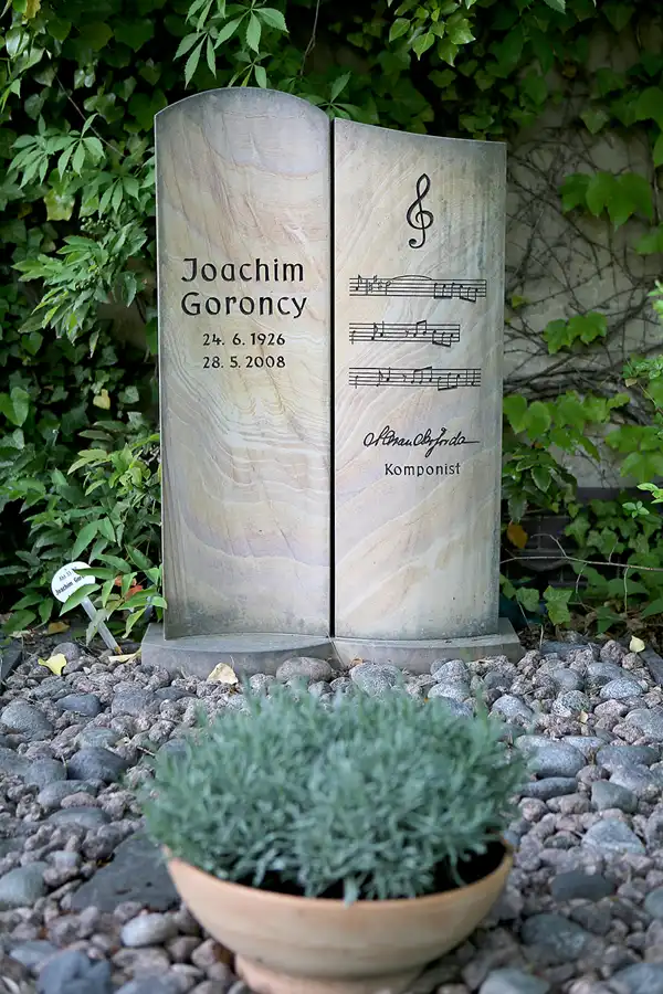 054 | 2022 | Berlin | Friedhof Schöneberg III Stubenrauchstrasse | © carsten riede fotografie