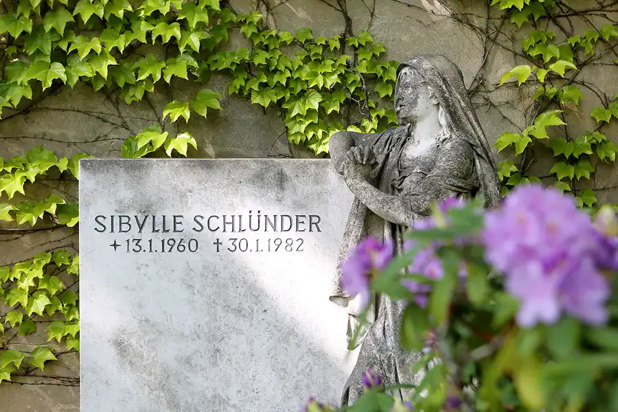 055 | 2022 | Berlin | Friedhof Schöneberg III Stubenrauchstrasse | © carsten riede fotografie