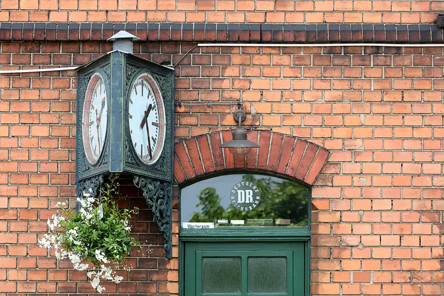 042 | 2022 | Friedewald Bad | Bahnhof – Lössnitzgrundbahn | © carsten riede fotografie