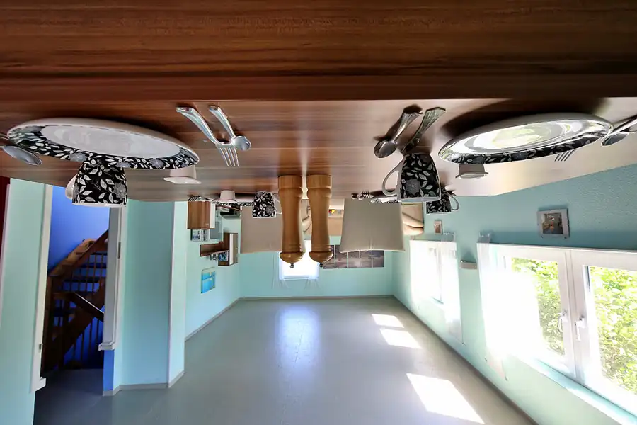 018 | 2022 | Putbus | Haus-Kopf-über | © carsten riede fotografie