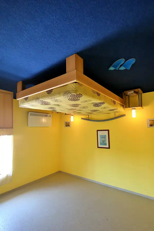 021 | 2022 | Putbus | Haus-Kopf-über | © carsten riede fotografie