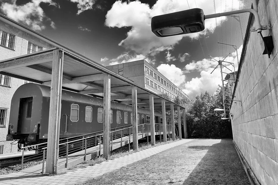001 | 2022 | Berlin | Untersuchungshaftanstalt des Ministeriums für Staatssicherheit der DDR (MfS) Hohenschönhausen – Gefangenensammeltransportwagen (GSTW) – Grotewohl-Express | © carsten riede fotografie