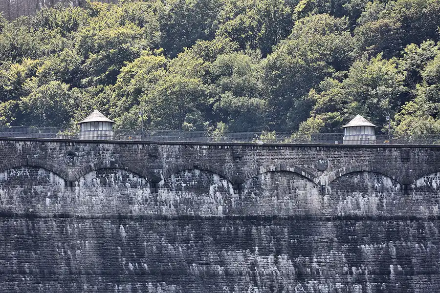 111 | 2022 | Einruhr-Urftstaumauer-Einruhr | Obersee-Rundfahrt – Urftstaumauer | © carsten riede fotografie
