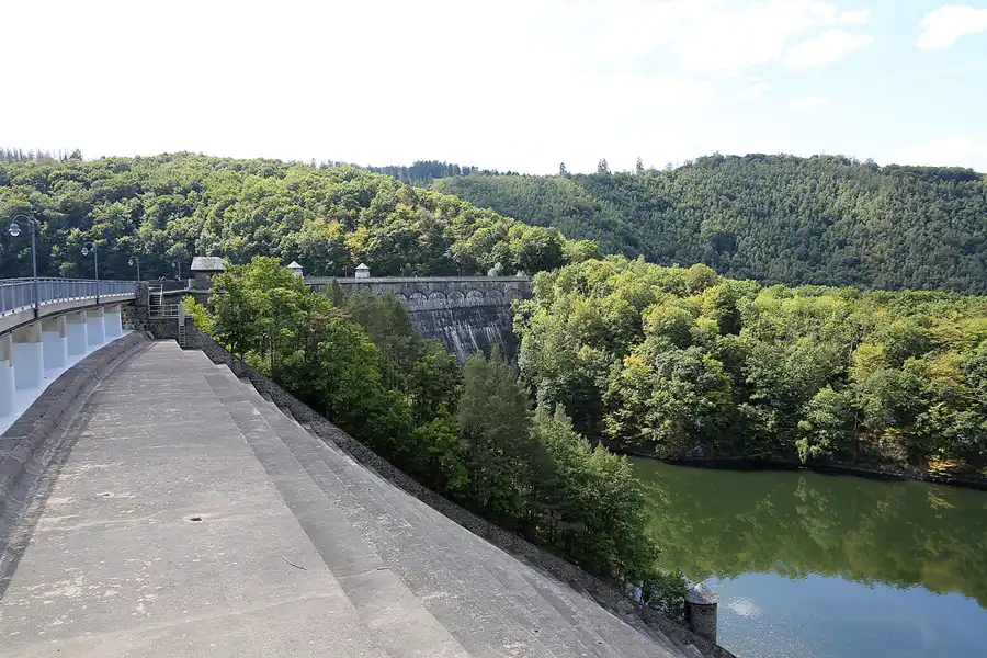 112 | 2022 | Urftstaumauer | © carsten riede fotografie