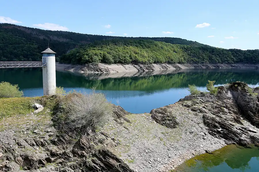 114 | 2022 | Urftstaumauer | © carsten riede fotografie