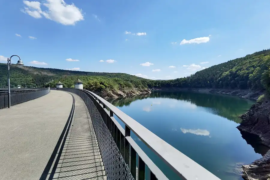 121 | 2022 | Urftstaumauer | © carsten riede fotografie