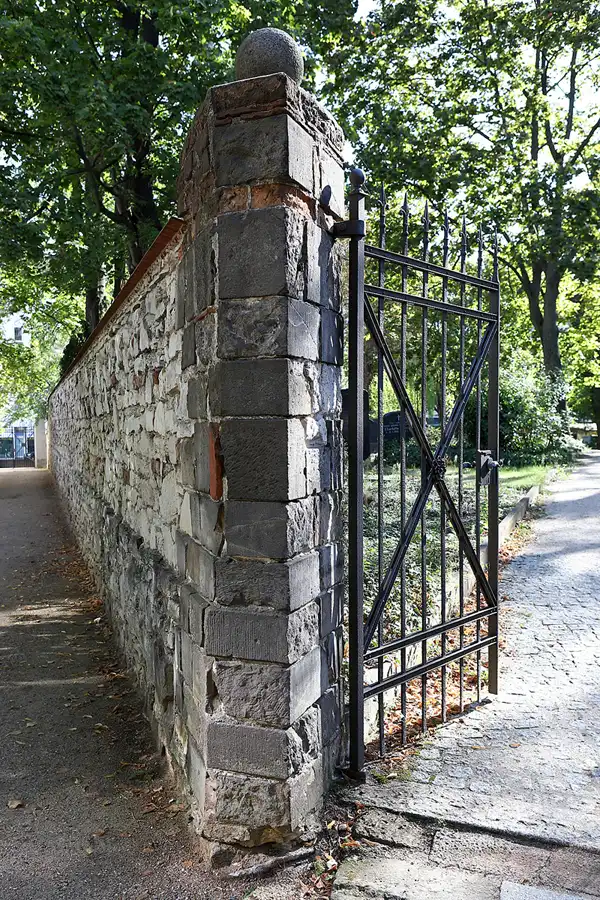 001 | 2022 | Berlin | Dorotheenstädtischer Friedhof | © carsten riede fotografie