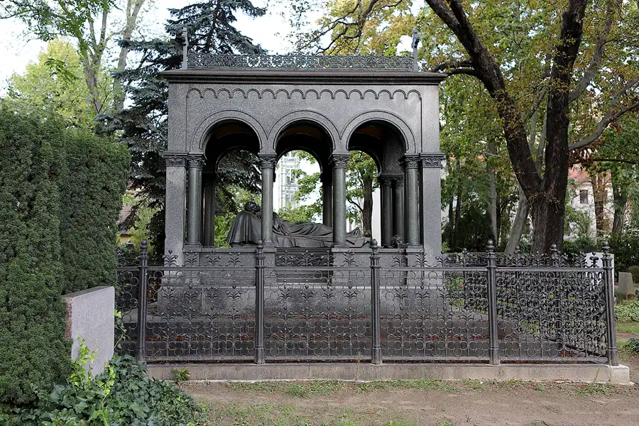 006 | 2022 | Berlin | Dorotheenstädtischer Friedhof | © carsten riede fotografie