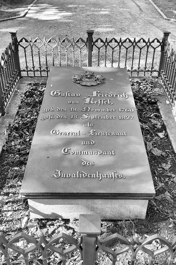 005 | 2022 | Berlin | Invalidenfriedhof | © carsten riede fotografie