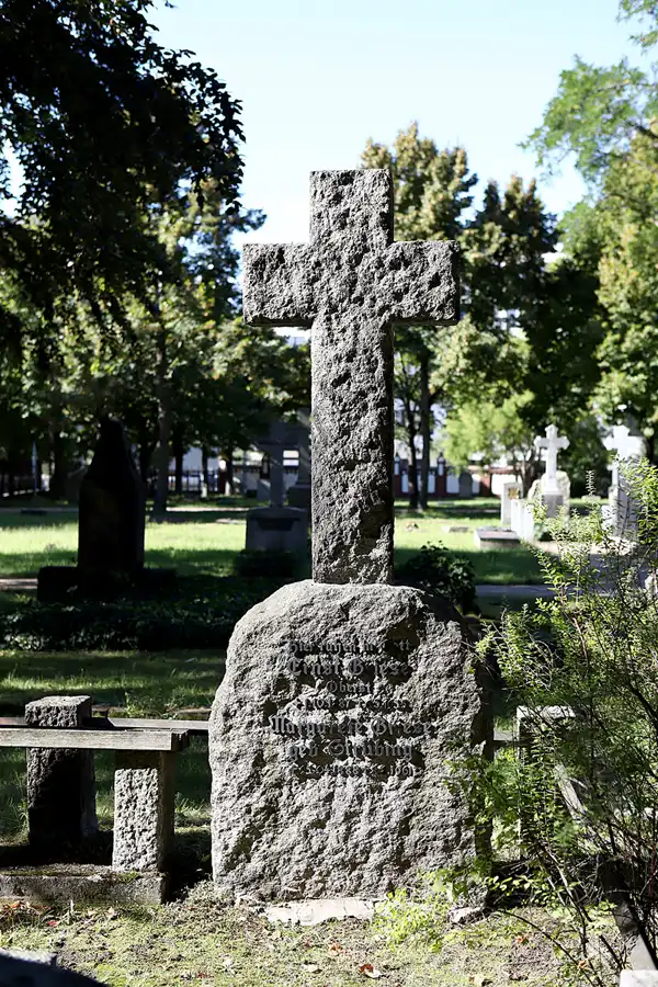 013 | 2022 | Berlin | Invalidenfriedhof | © carsten riede fotografie