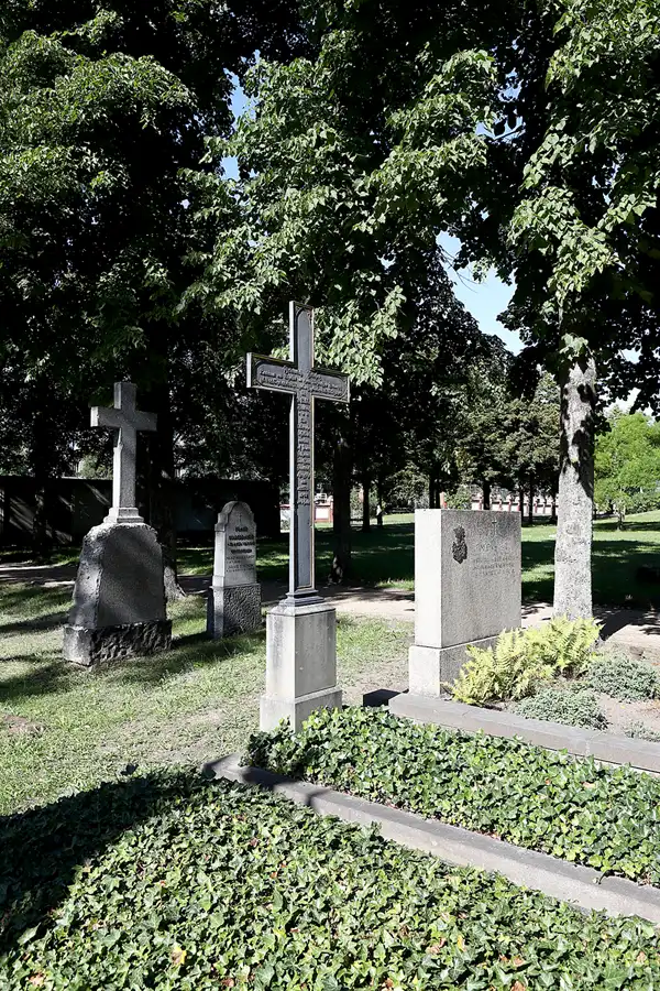 021 | 2022 | Berlin | Invalidenfriedhof | © carsten riede fotografie