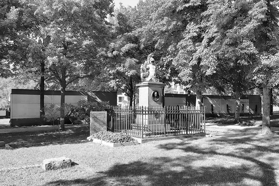 022 | 2022 | Berlin | Invalidenfriedhof | © carsten riede fotografie