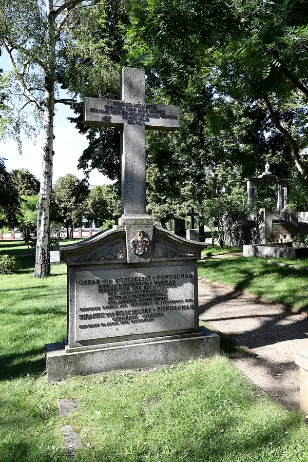 035 | 2022 | Berlin | Invalidenfriedhof | © carsten riede fotografie