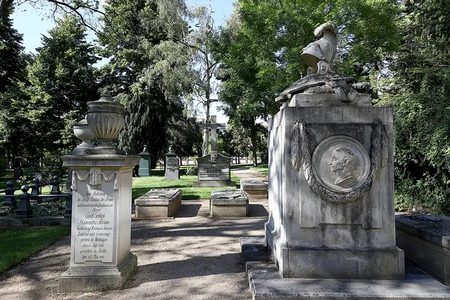 037 | 2022 | Berlin | Invalidenfriedhof | © carsten riede fotografie