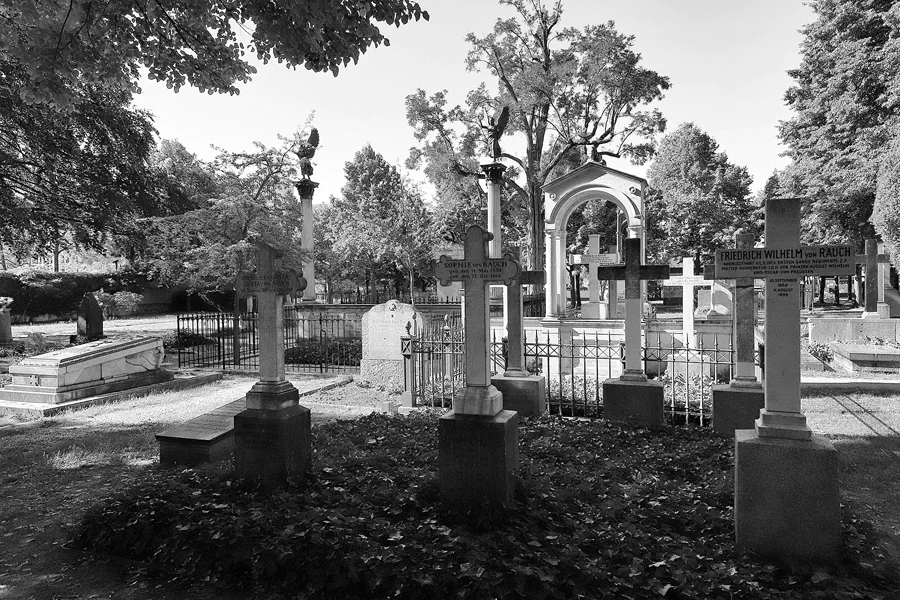 001 | 2022 | Berlin | Invalidenfriedhof | © carsten riede fotografie