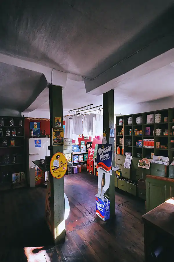 002 | 2022 | Aidhausen OT Friesenhausen | Kolonialwarenladen von 1976 | © carsten riede fotografie