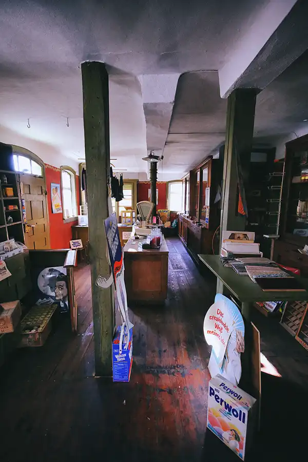 047 | 2022 | Aidhausen OT Friesenhausen | Kolonialwarenladen von 1976 | © carsten riede fotografie