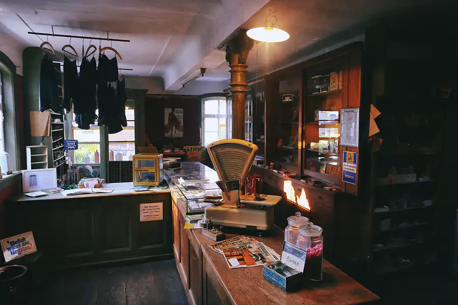 048 | 2022 | Aidhausen OT Friesenhausen | Kolonialwarenladen von 1976 | © carsten riede fotografie