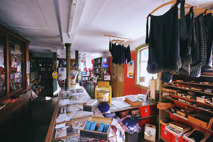 059 | 2022 | Aidhausen OT Friesenhausen | Kolonialwarenladen von 1976 | © carsten riede fotografie