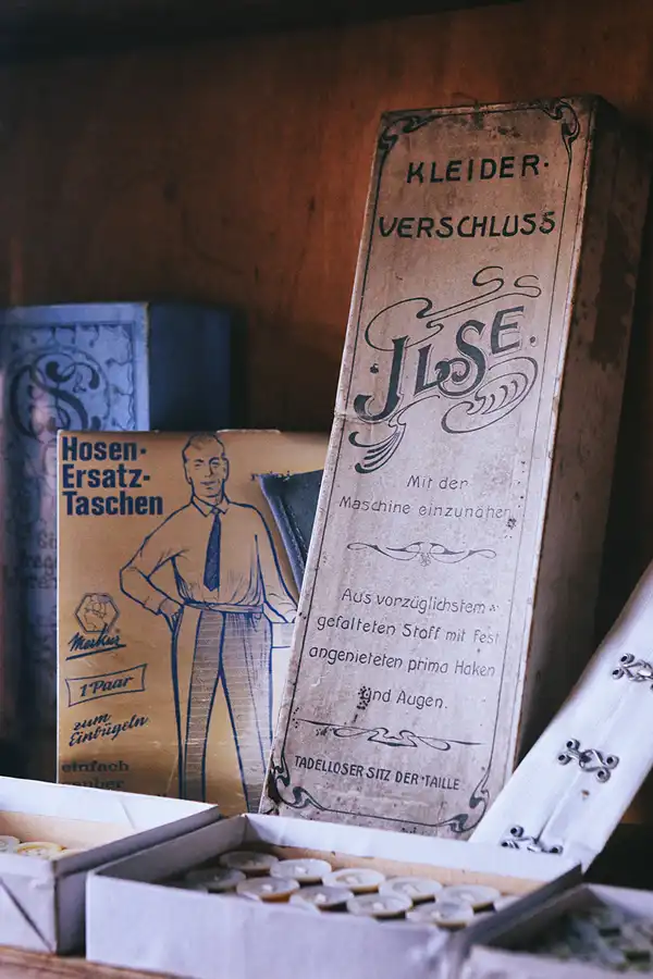 062 | 2022 | Aidhausen OT Friesenhausen | Kolonialwarenladen von 1976 | © carsten riede fotografie