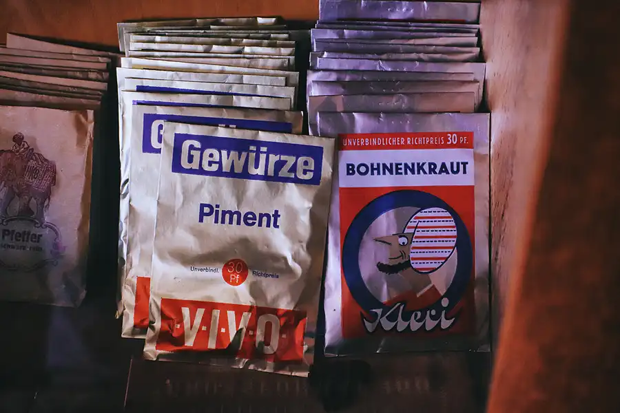 087 | 2022 | Aidhausen OT Friesenhausen | Kolonialwarenladen von 1976 | © carsten riede fotografie