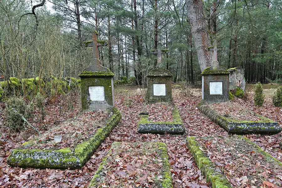 006 | 2023 | Orlina Duża | Cmentarz Ewangelicki | © carsten riede fotografie