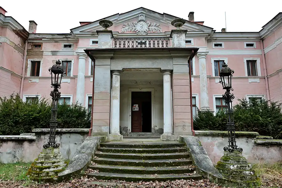 002 | 2023 | Raszewy | Pałac z 1890 roku Michała Czarnecki herbu Prus III | © carsten riede fotografie