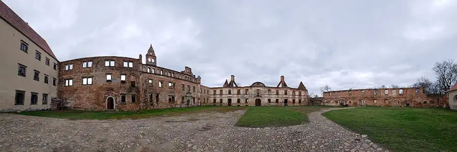 002 | 2023 | Siedlisko | Ruiny Zamku Karolat w Siedlisku | © carsten riede fotografie