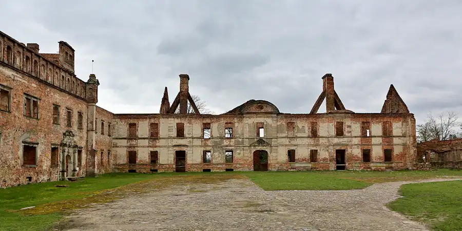 004 | 2023 | Siedlisko | Ruiny Zamku Karolat w Siedlisku | © carsten riede fotografie