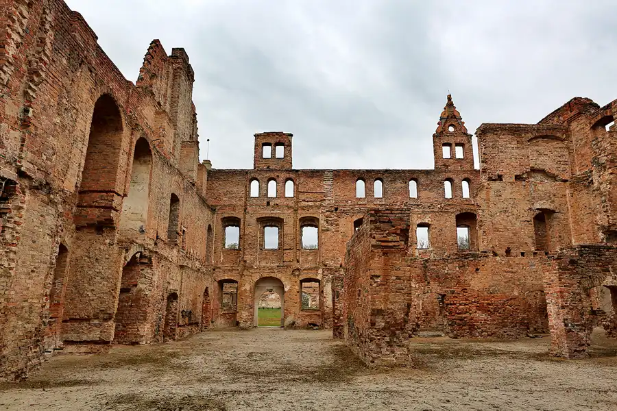 014 | 2023 | Siedlisko | Ruiny Zamku Karolat w Siedlisku | © carsten riede fotografie