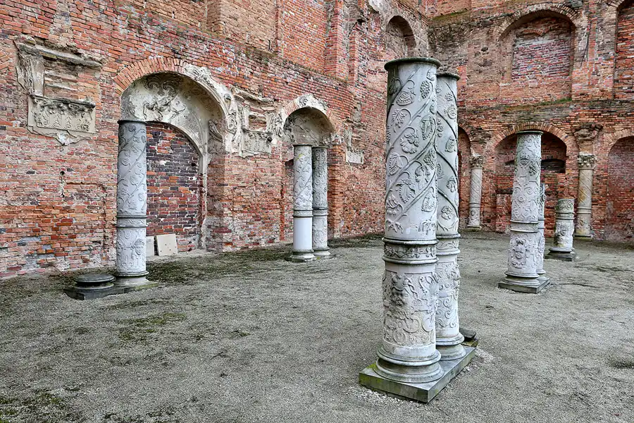 020 | 2023 | Siedlisko | Ruiny Zamku Karolat w Siedlisku | © carsten riede fotografie