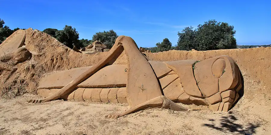 059 | 2023 | Lagoa | Sandcity | © carsten riede fotografie