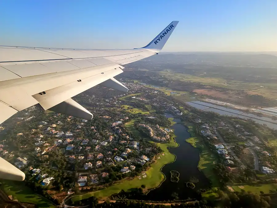 242 | 2023 | Flug Faro – Berlin | © carsten riede fotografie