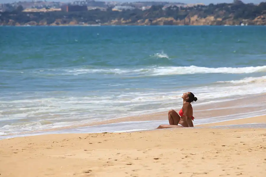295 | 2023 | Praia Da Falesia | Strandgut | © carsten riede fotografie