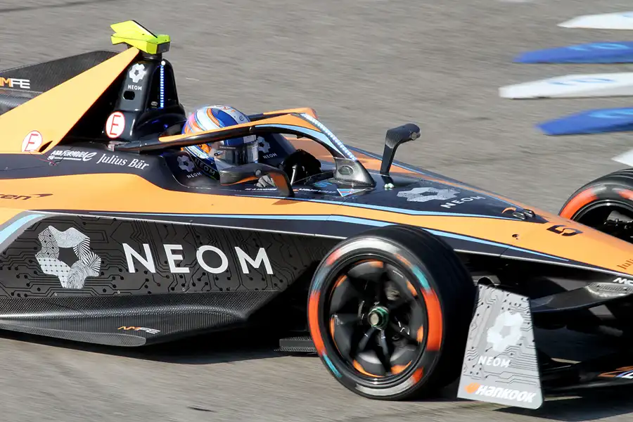 071 | 2023 | Berlin | Nissan e-4ORCE 04 | Neom McLaren Formula E Team | Jake Hughes | © carsten riede fotografie