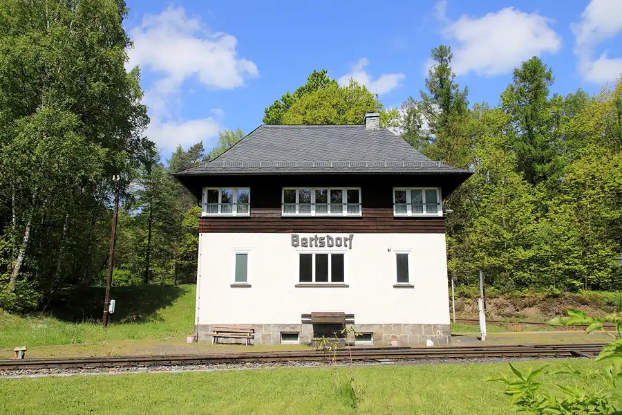 069 | 2023 | Bertsdorf | Zittauer Schmalspurbahn – Bahnhof Bertsdorf – Stellwerk | © carsten riede fotografie
