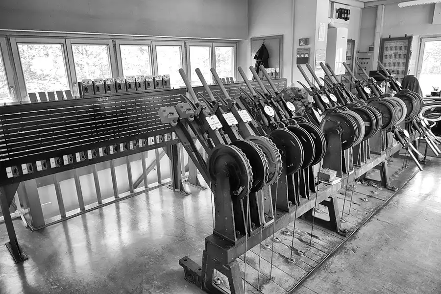 070 | 2023 | Bertsdorf | Zittauer Schmalspurbahn – Bahnhof Bertsdorf – Stellwerk | © carsten riede fotografie