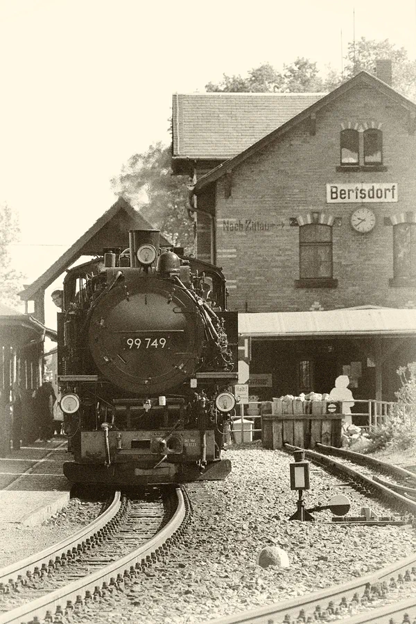 036 | 2023 | Bertsdorf | Zittauer Schmalspurbahn – Bahnhof Bertsdorf | © carsten riede fotografie