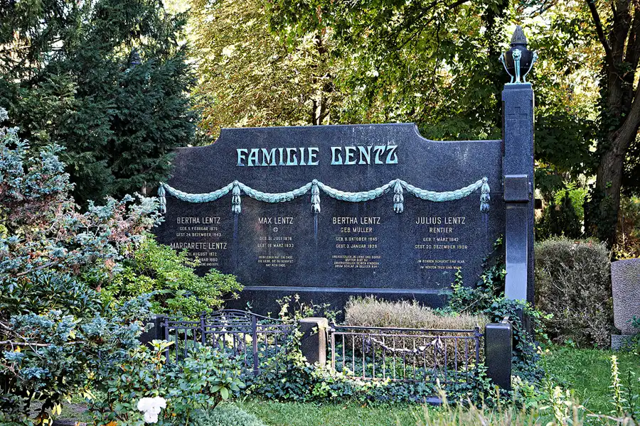 007 | 2023 | Berlin | Friedhof Berlin – II. Sophien-Friedhof | © carsten riede fotografie