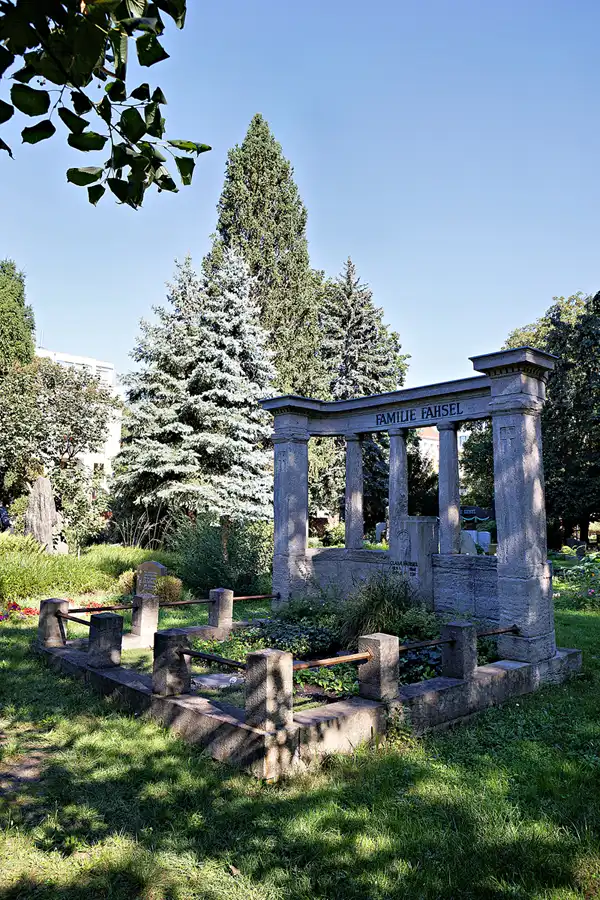 012 | 2023 | Berlin | Friedhof Berlin – II. Sophien-Friedhof | © carsten riede fotografie