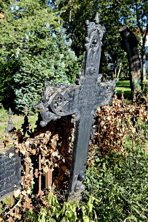 040 | 2023 | Berlin | St. Elisabeth Kirchhof I | © carsten riede fotografie
