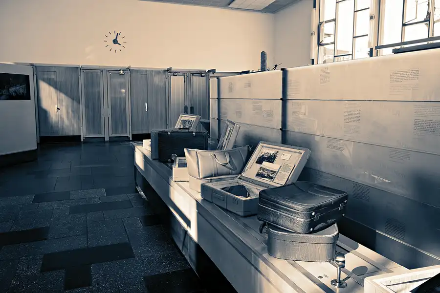 018 | 2023 | Berlin | Tränenpalast – Ausreisehalle Grenzübergangsstelle Bahnhof Friedrichstrasse | © carsten riede fotografie