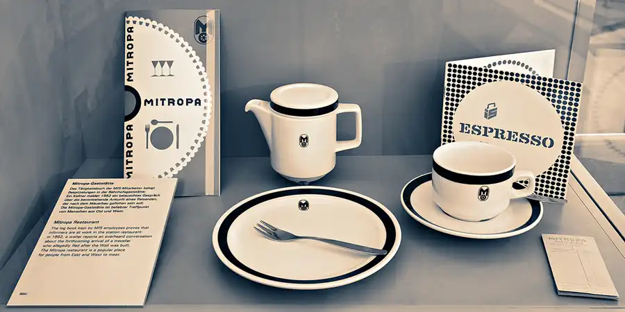 027 | 2023 | Berlin | Tränenpalast – Ausreisehalle Grenzübergangsstelle Bahnhof Friedrichstrasse | © carsten riede fotografie