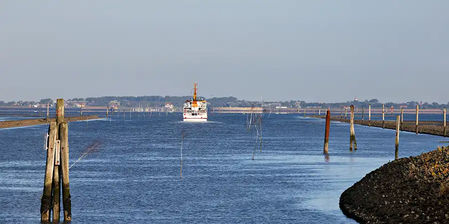 001 | 2023 | Schifffahrt Bensersiel – Langeoog | © carsten riede fotografie